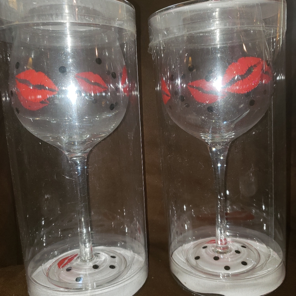 Brand new kisses wine glasses